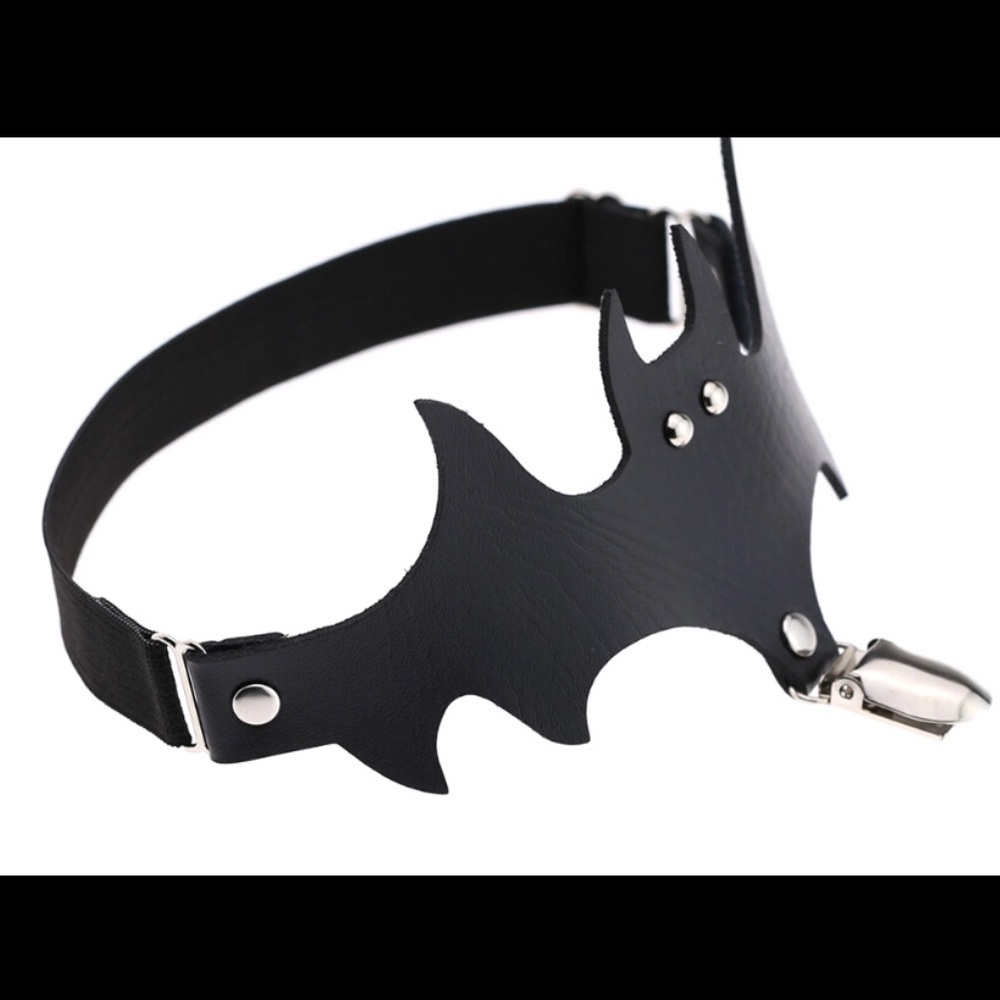 Black Leather Goth Vampire Bat Holster Garter Belt - Picture 3 of 3